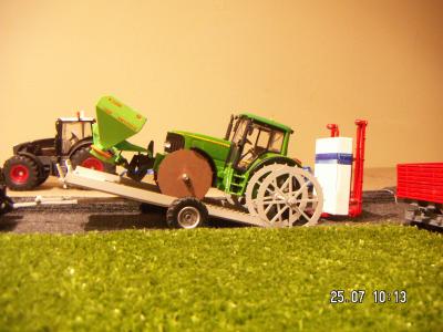 JOHN DEERE 6920S CON RUEDAS DE PUAS  SULFATANDO